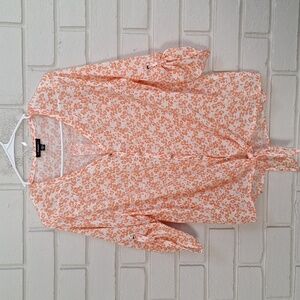 Cocomo Peach Floral Lightwright  Tie-Front Blouse. Size Medium NWOT